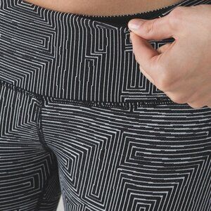 Lululemon Wunder Under Crop III Maze Jacquard Wh/Bl NEW WITH TAGS - Size 6